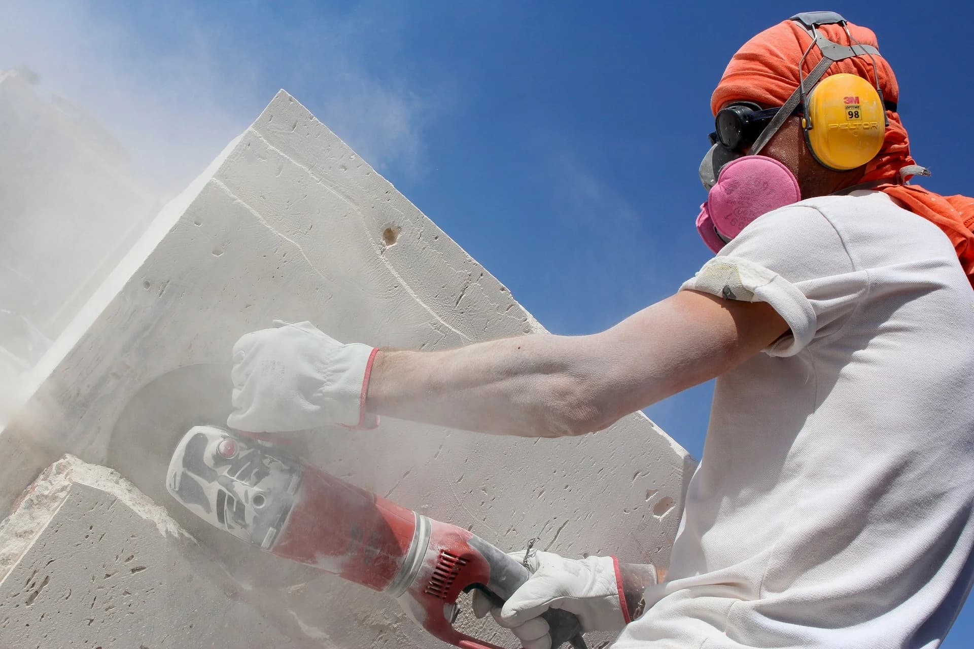 Beton duvarda kapı boşluğu kesimi